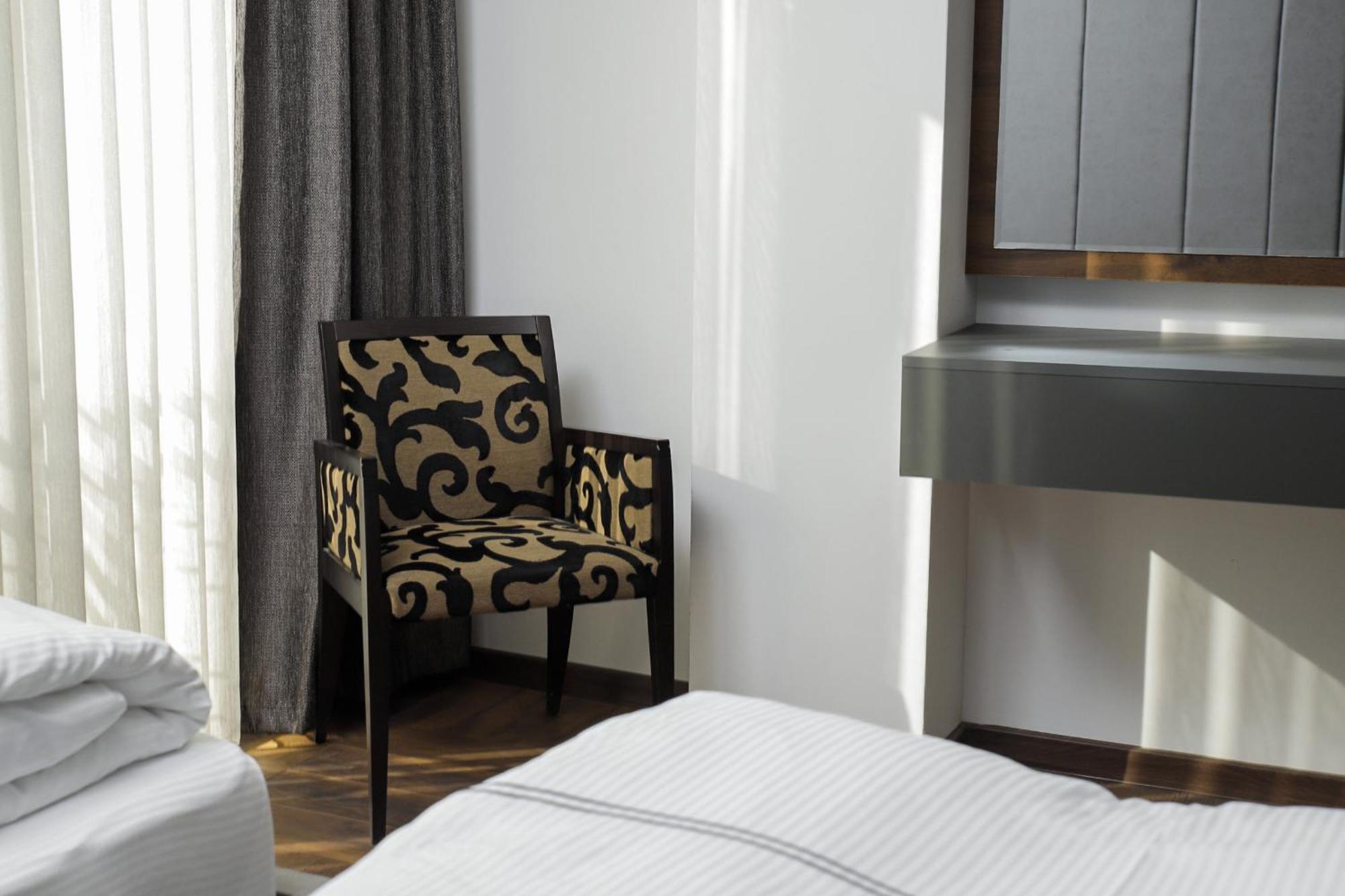 Triumf Hotel Prizren Exterior foto